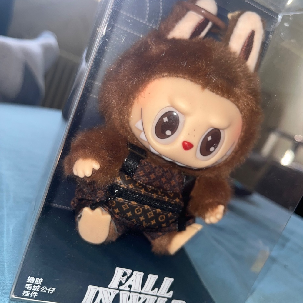 Labubu - Picture 2 of 2